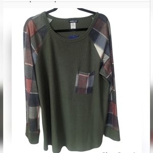 New Heimish USA green ribbed pullover top with plaid sleeves and R chest…